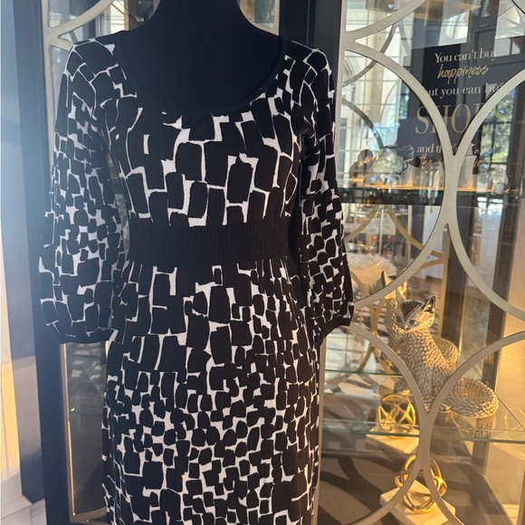 White House Black Market Knot Dress - Picture 7 of 7